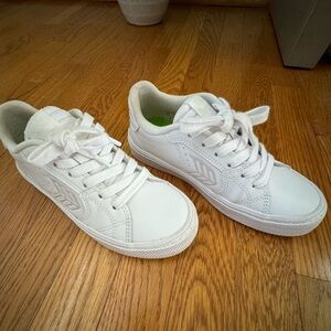 Cariuma Size 5.5 Salvas White Leather